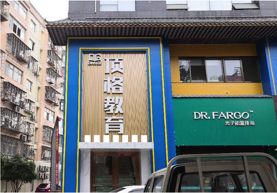 城口门头设计要符合门店特色。