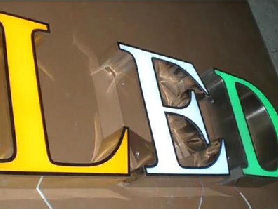 城口介绍LED招牌的基础知识。